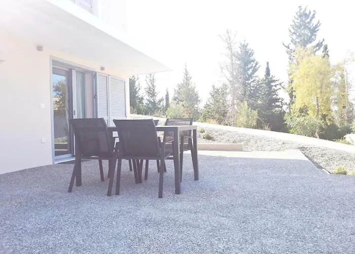 Laura_sea View Apartment_1 With Swimming Pool *